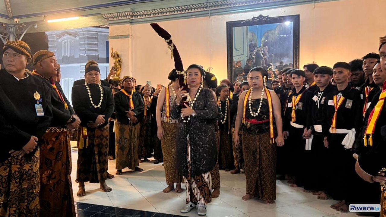 Penyerahan Kanjeng Kyai Pecut